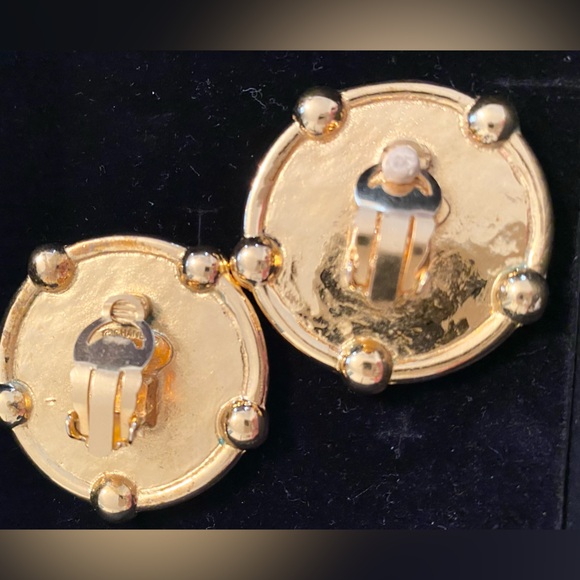CHANEL CC logo earrings - Picture 4 of 9